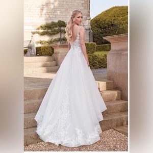 New ivory/nude wedding dress. Size 14.